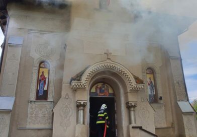 A luat foc Biserica Ortodoxă din Crasna